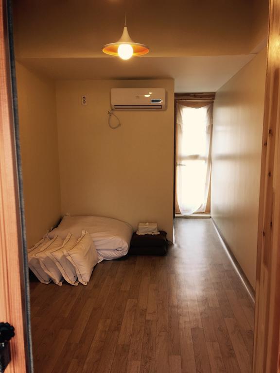 Jeonju Indigo Hanok Guesthouse Rum bild