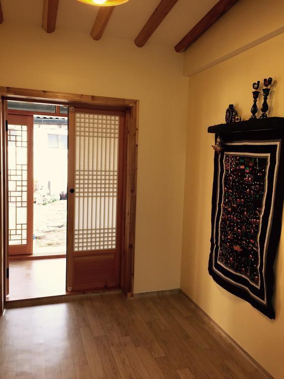 Jeonju Indigo Hanok Guesthouse Rum bild